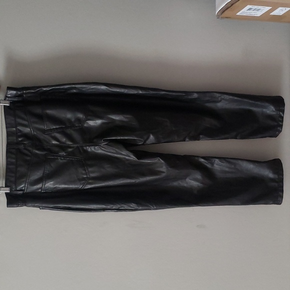 Abercrombie and Fitch The 90s Curve Love Ultra High Rise Vegan Leather Pant Blk - Picture 11 of 17